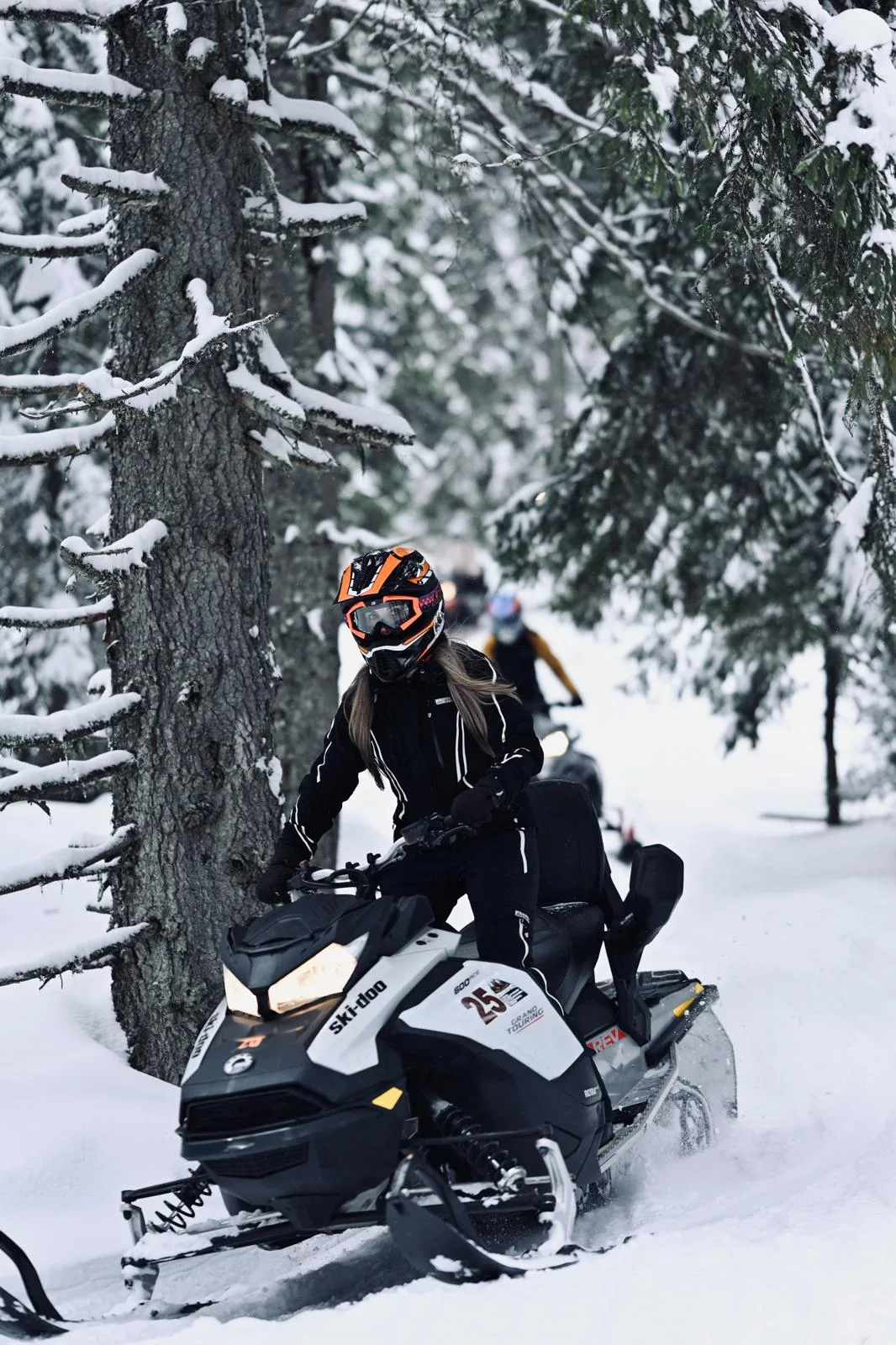 Girls Ride Out | Hai în taberele Girls Ride Out din Brașov: enduro pentru femei, natură, libertate, cazare premium și experiențe care îți resetează mintea și corpul.