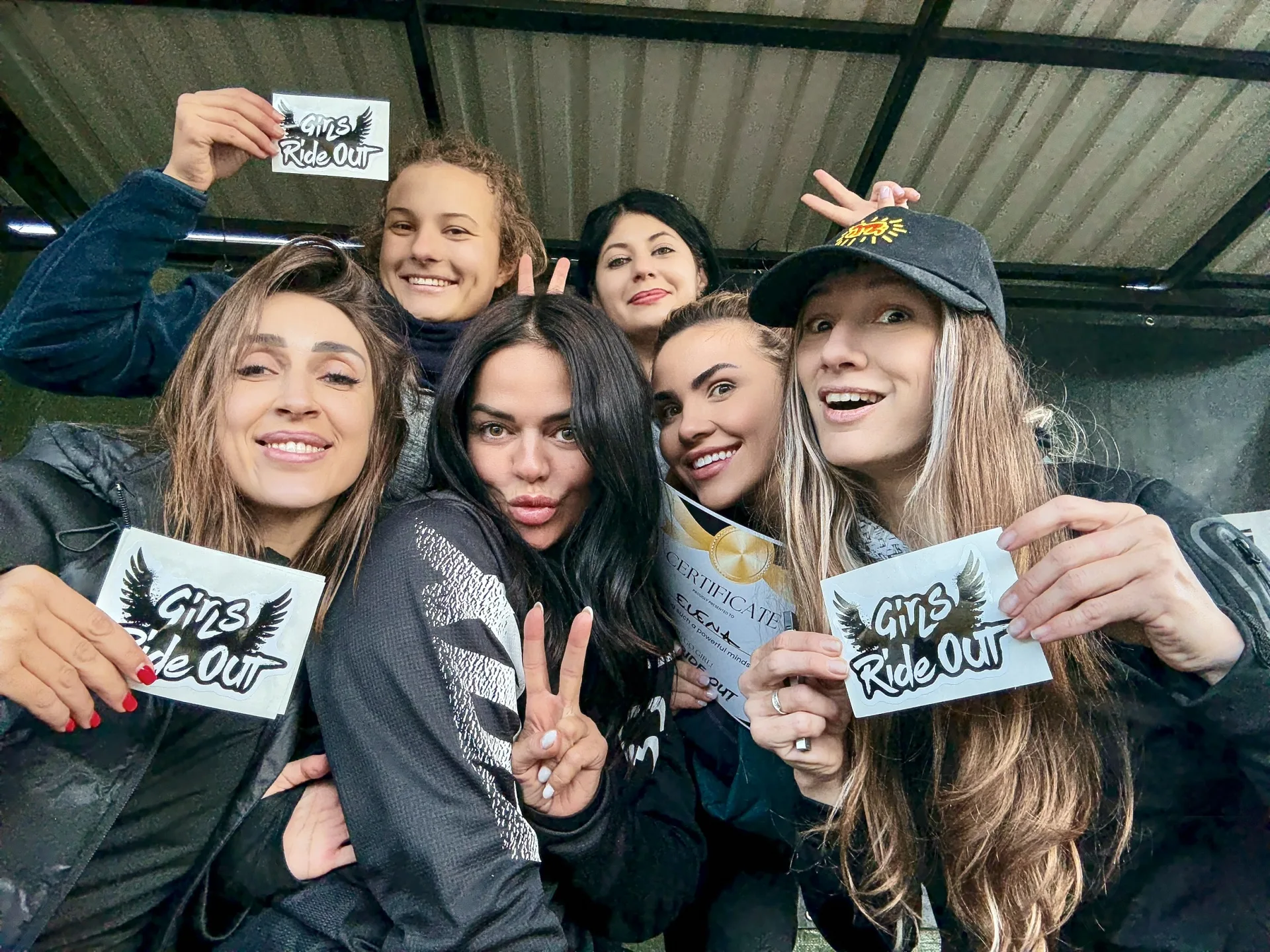 Girls Ride Out | Hai în taberele Girls Ride Out din Brașov: enduro pentru femei, natură, libertate, cazare premium și experiențe care îți resetează mintea și corpul.