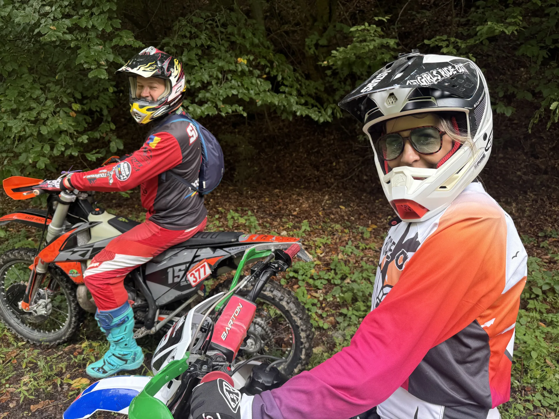 Girls Ride Out | Hai în taberele Girls Ride Out din Brașov: enduro pentru femei, natură, libertate, cazare premium și experiențe care îți resetează mintea și corpul.