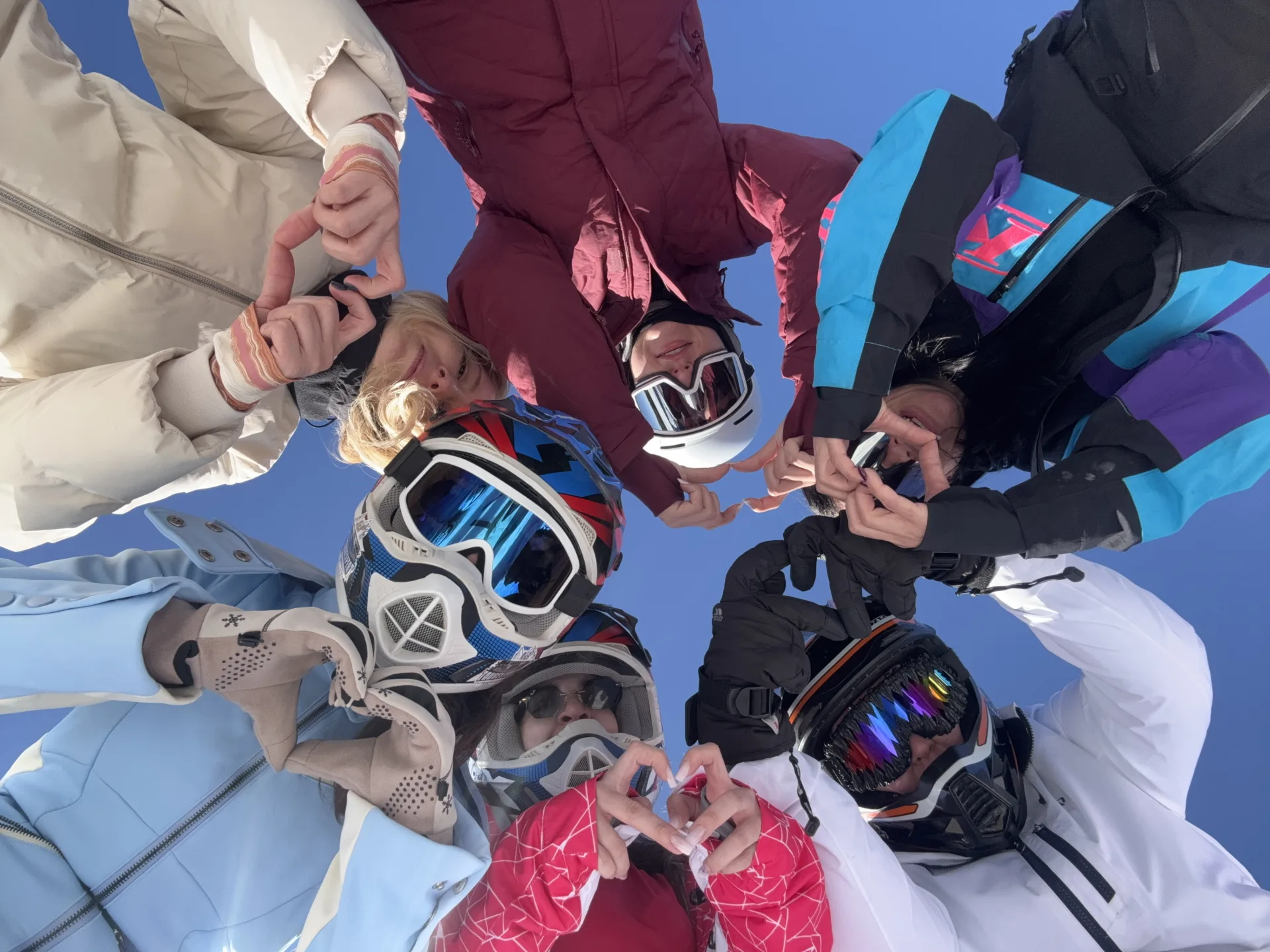 Girls Ride Out | Hai în taberele Girls Ride Out din Brașov: enduro pentru femei, natură, libertate, cazare premium și experiențe care îți resetează mintea și corpul.